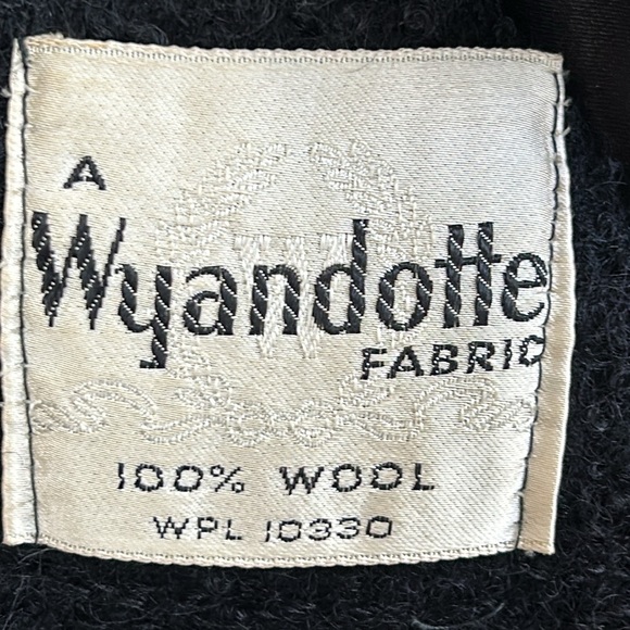 Vintage Wyandotte fabric 100% wool black boucle coat with mink collar. - Picture 2 of 13